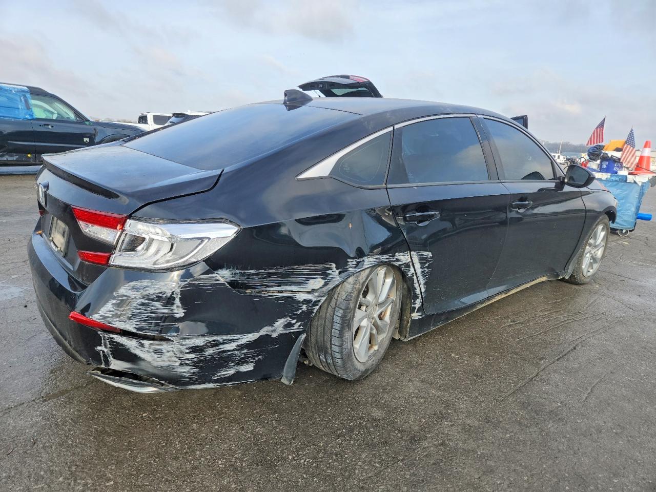 2018 HONDA ACCORD LX photo 9
