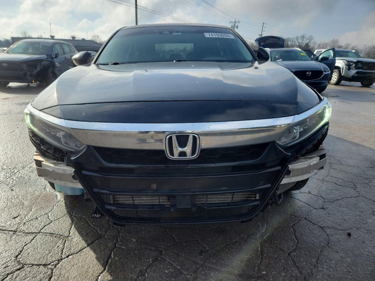 2018 HONDA ACCORD LX photo 17