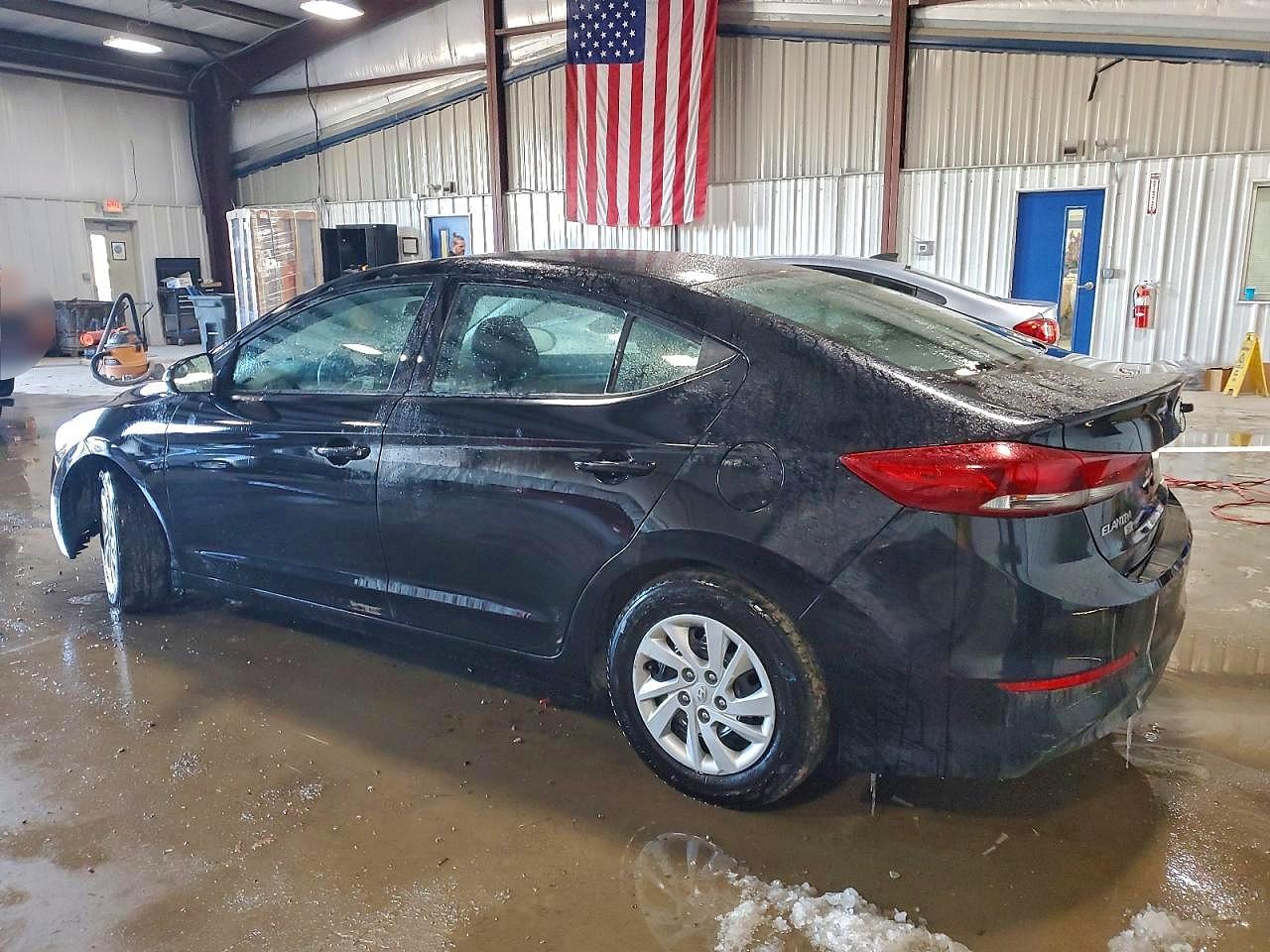 2018 HYUNDAI ELANTRA SE photo 2