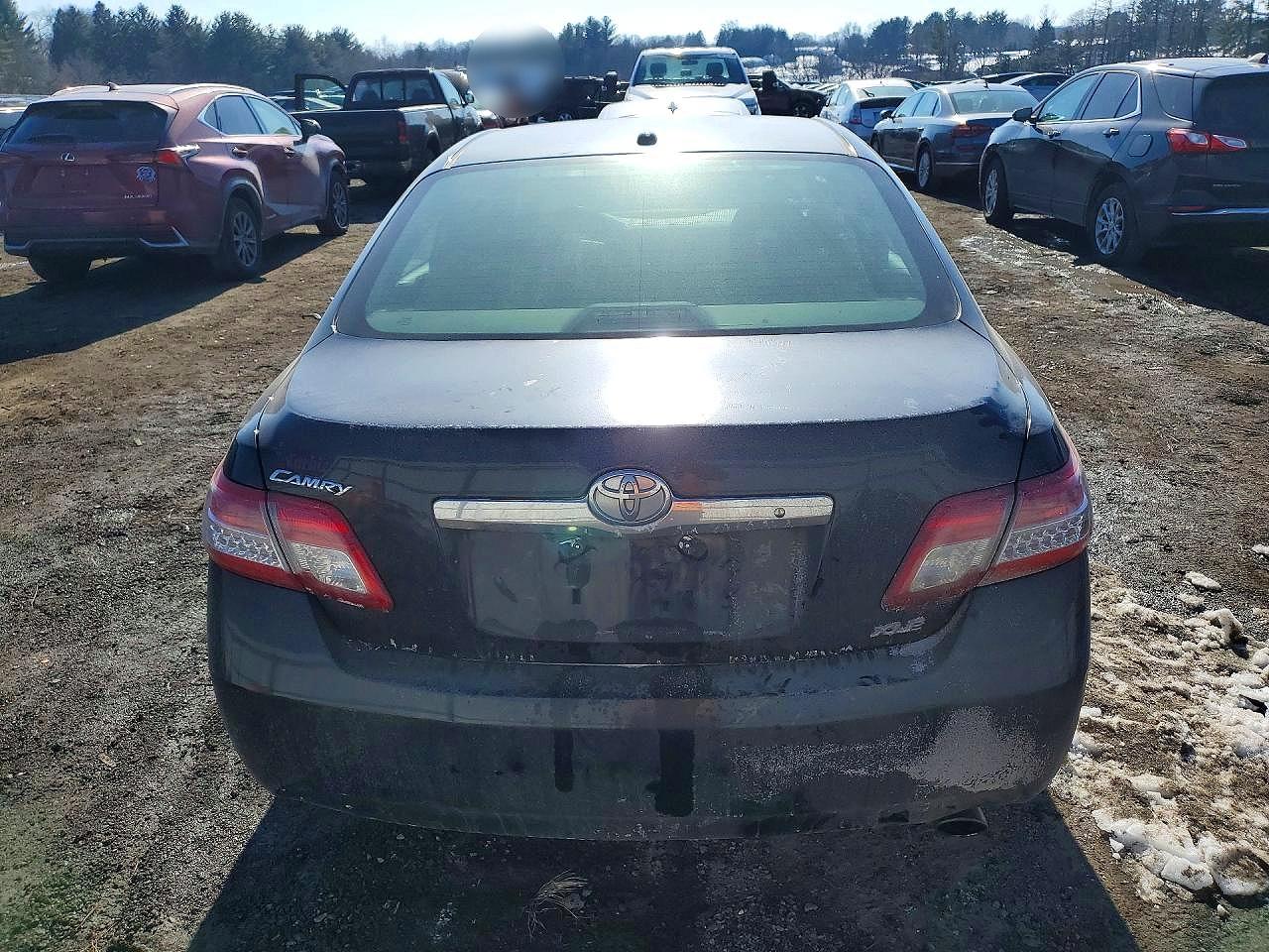 2011 TOYOTA CAMRY XLE photo 6
