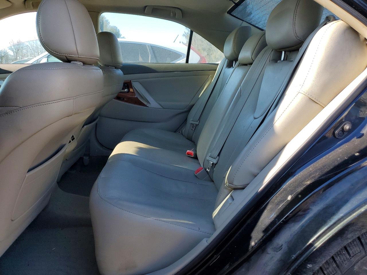 2011 TOYOTA CAMRY XLE photo 10