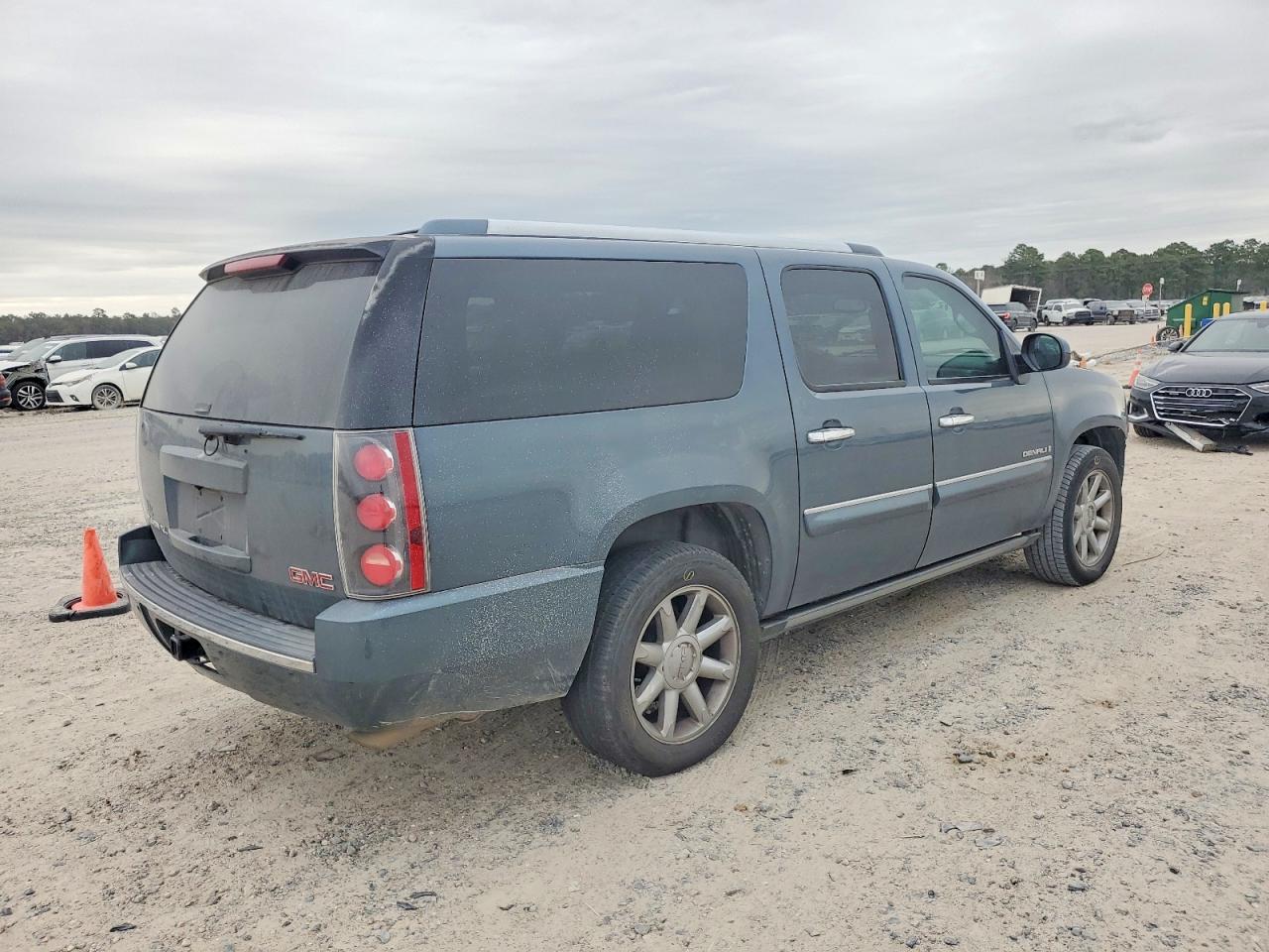 2008 GMC YUKON XL DENALI photo 5