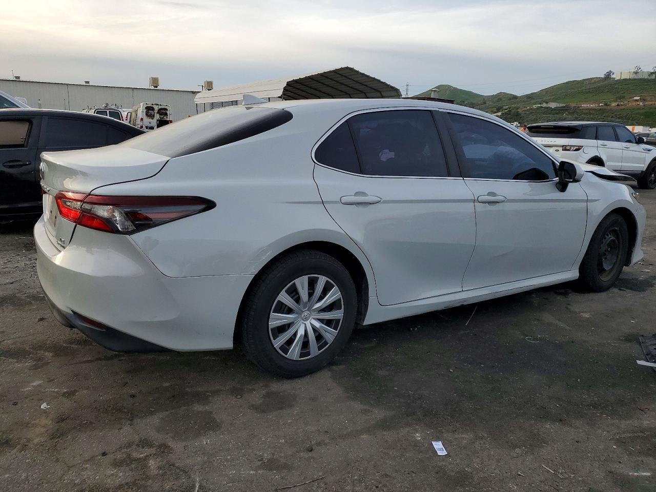 2023 TOYOTA CAMRY LE photo 5