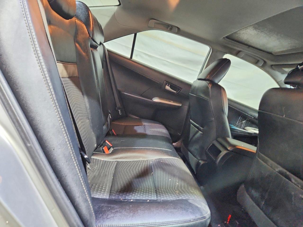 2012 TOYOTA CAMRY SE photo 19
