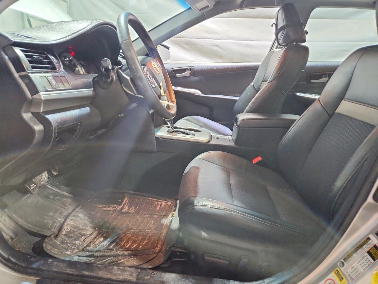 2012 TOYOTA CAMRY SE photo 13