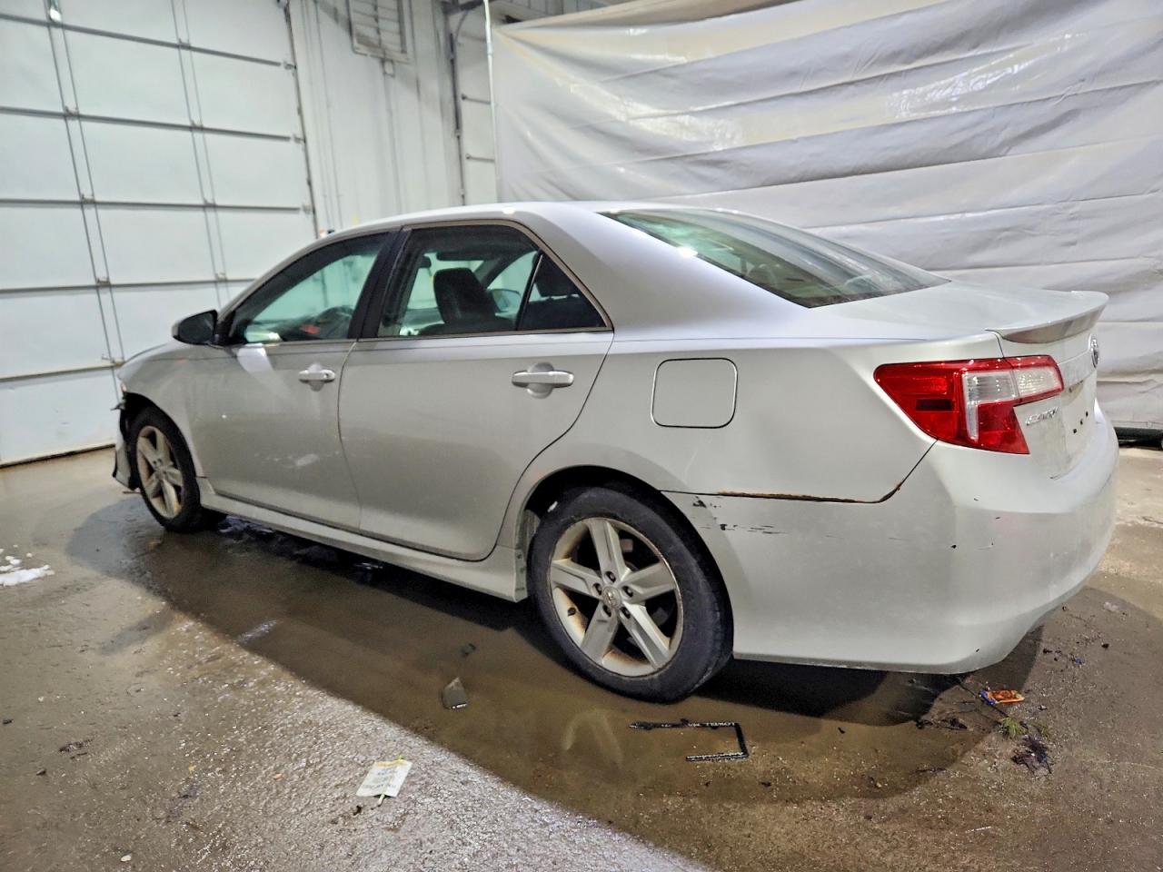 2012 TOYOTA CAMRY SE photo 3
