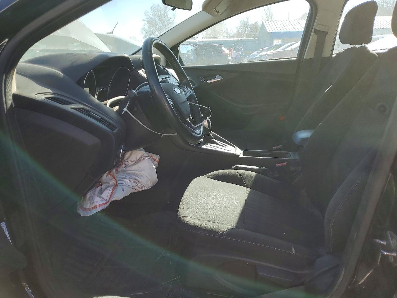 2015 FORD FOCUS SE photo 7