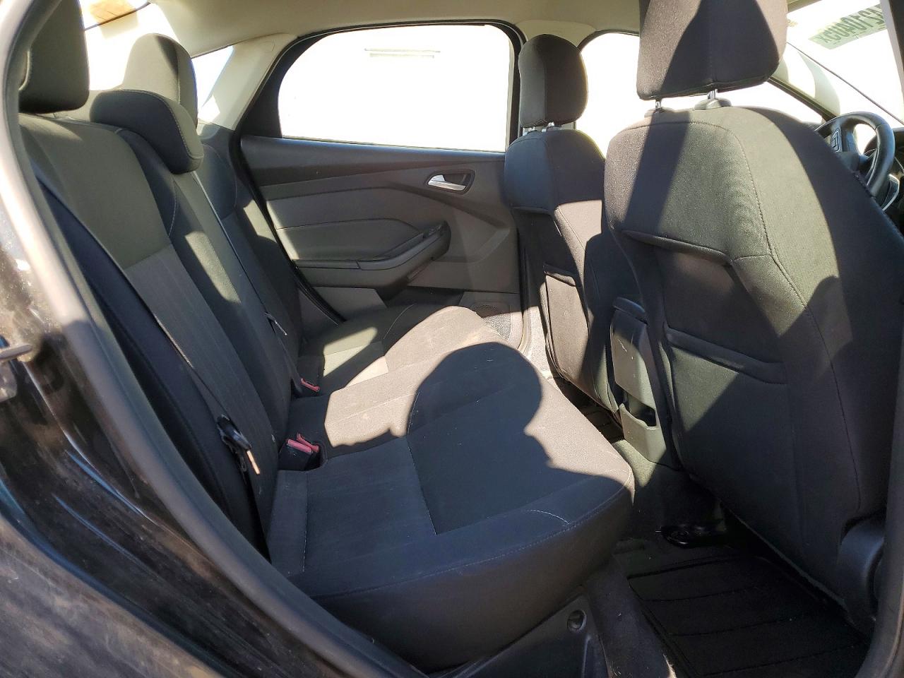 2015 FORD FOCUS SE photo 10