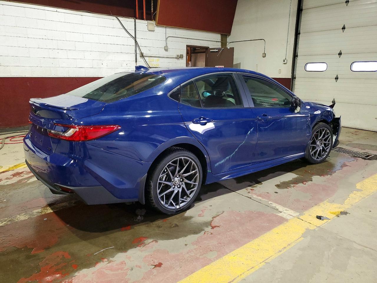 2025 TOYOTA CAMRY SE photo 3
