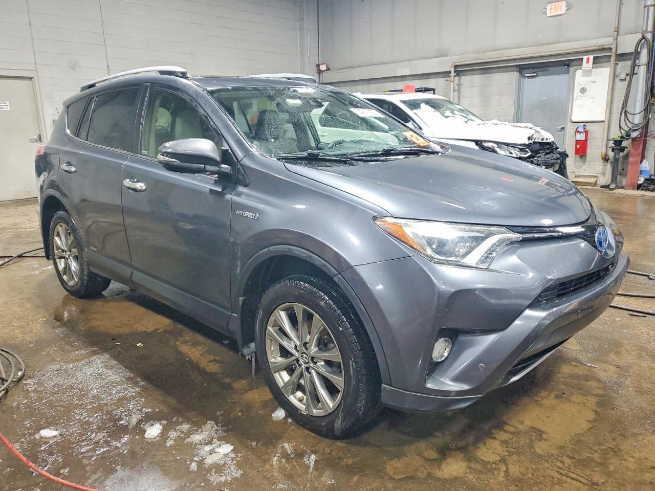 2017 TOYOTA RAV4 HV LIMITED photo 4