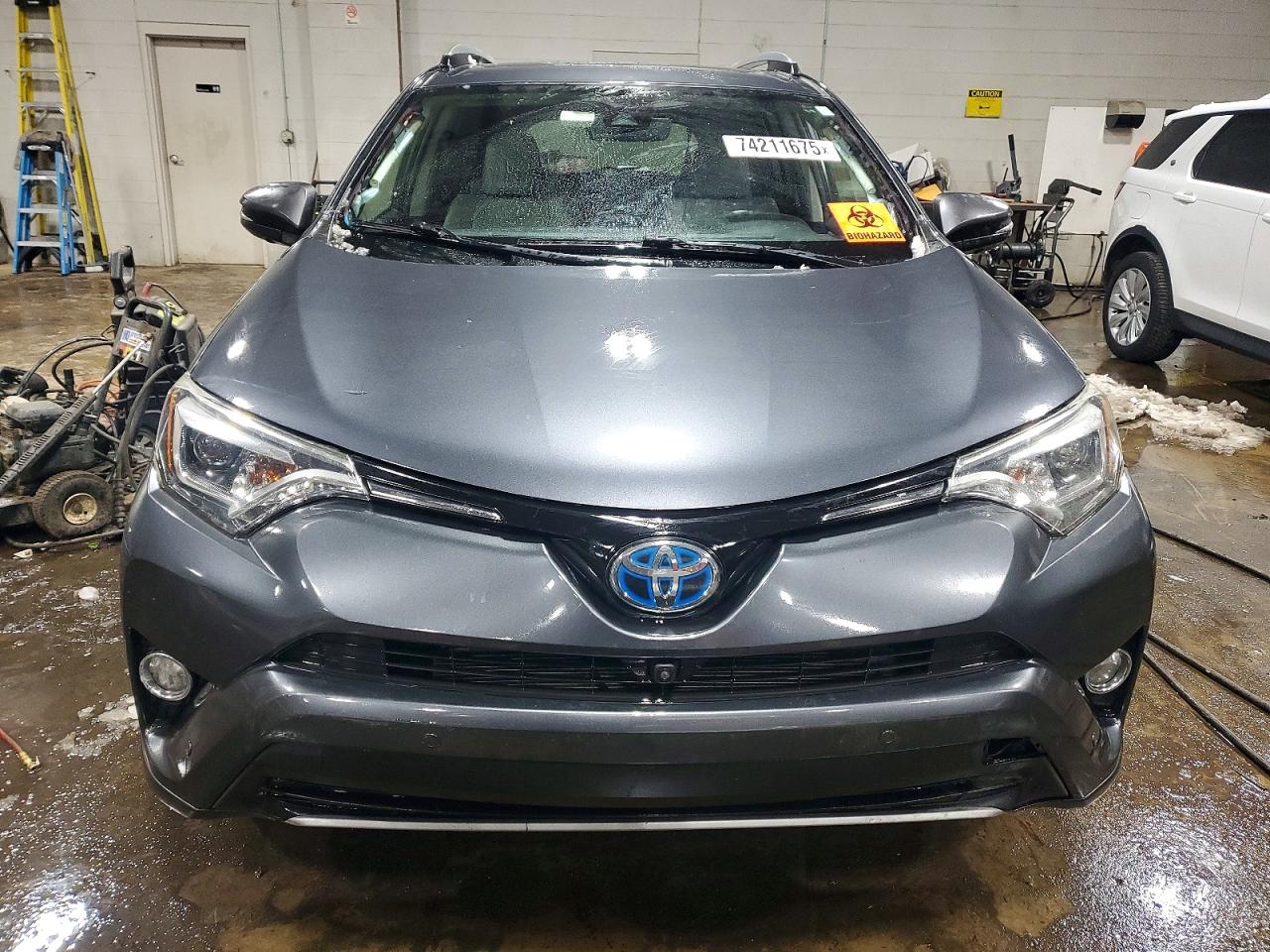 2017 TOYOTA RAV4 HV LIMITED photo 5