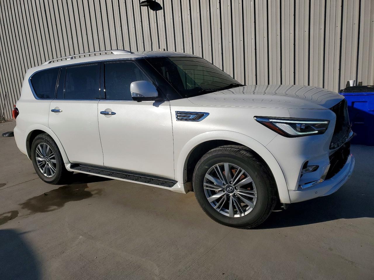2021 INFINITI QX80 LUXE photo 10