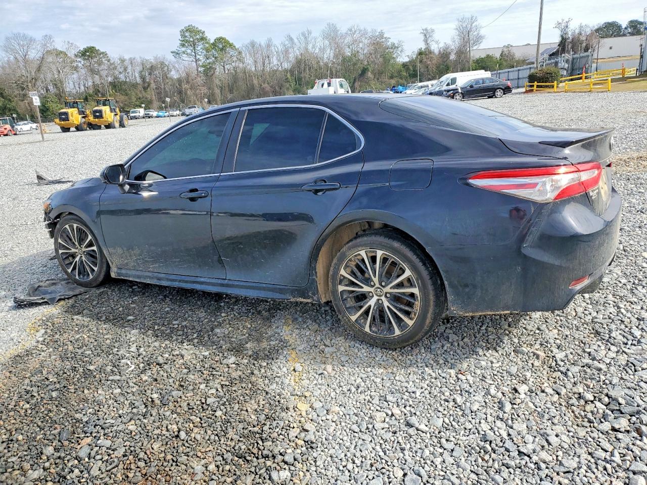 2018 TOYOTA CAMRY L photo 3