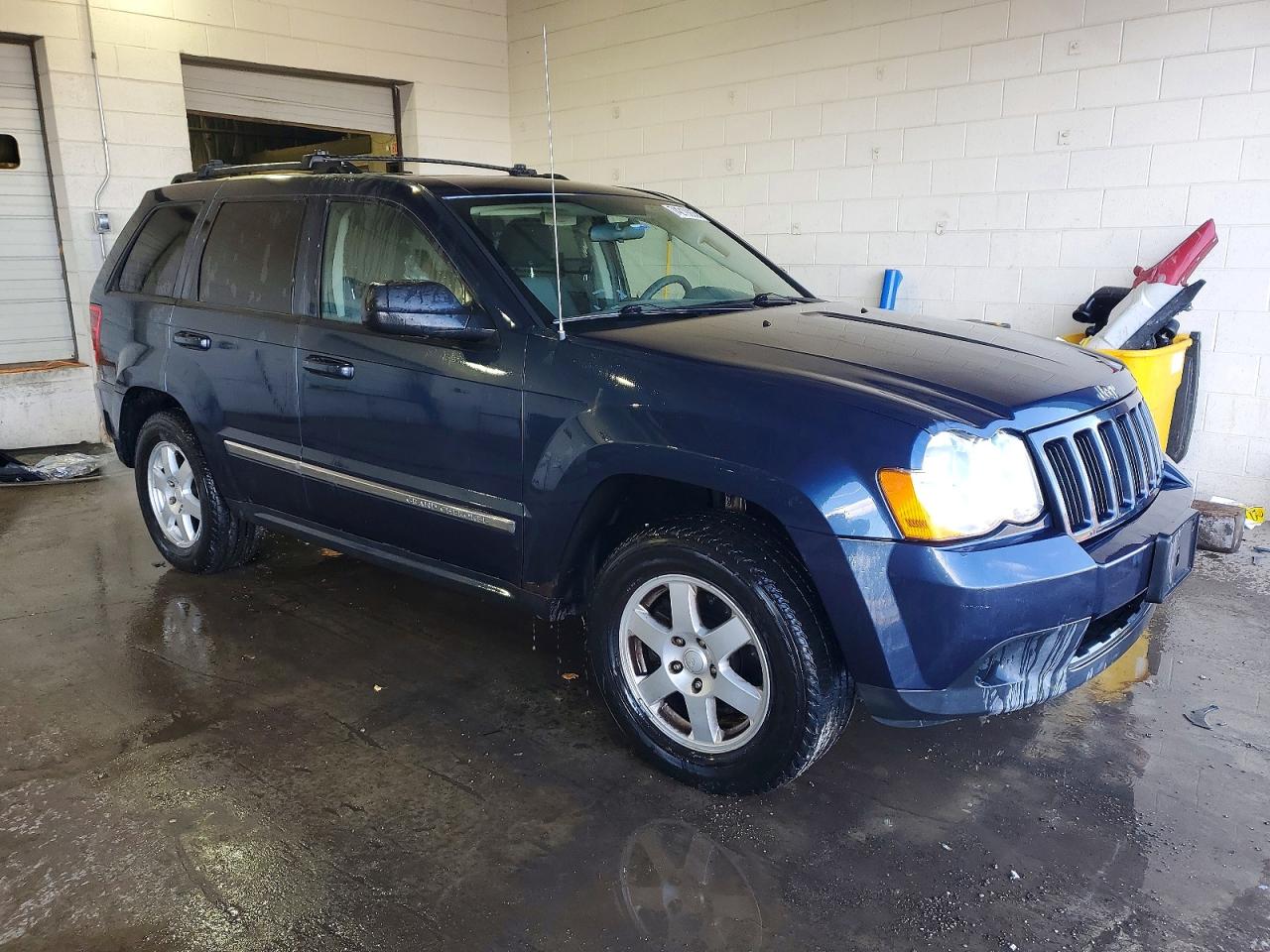 2010 JEEP GRAND CHEROKEE LAREDO photo 4