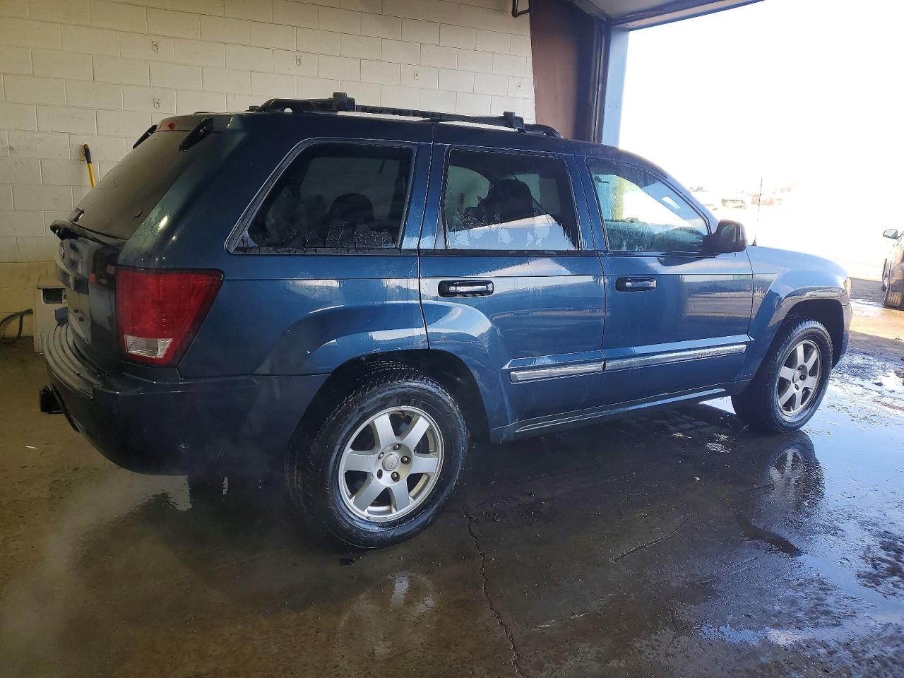 2010 JEEP GRAND CHEROKEE LAREDO photo 3