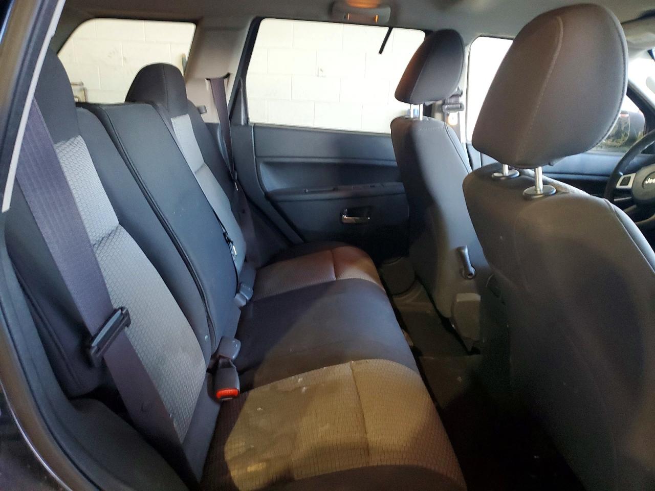 2010 JEEP GRAND CHEROKEE LAREDO photo 11