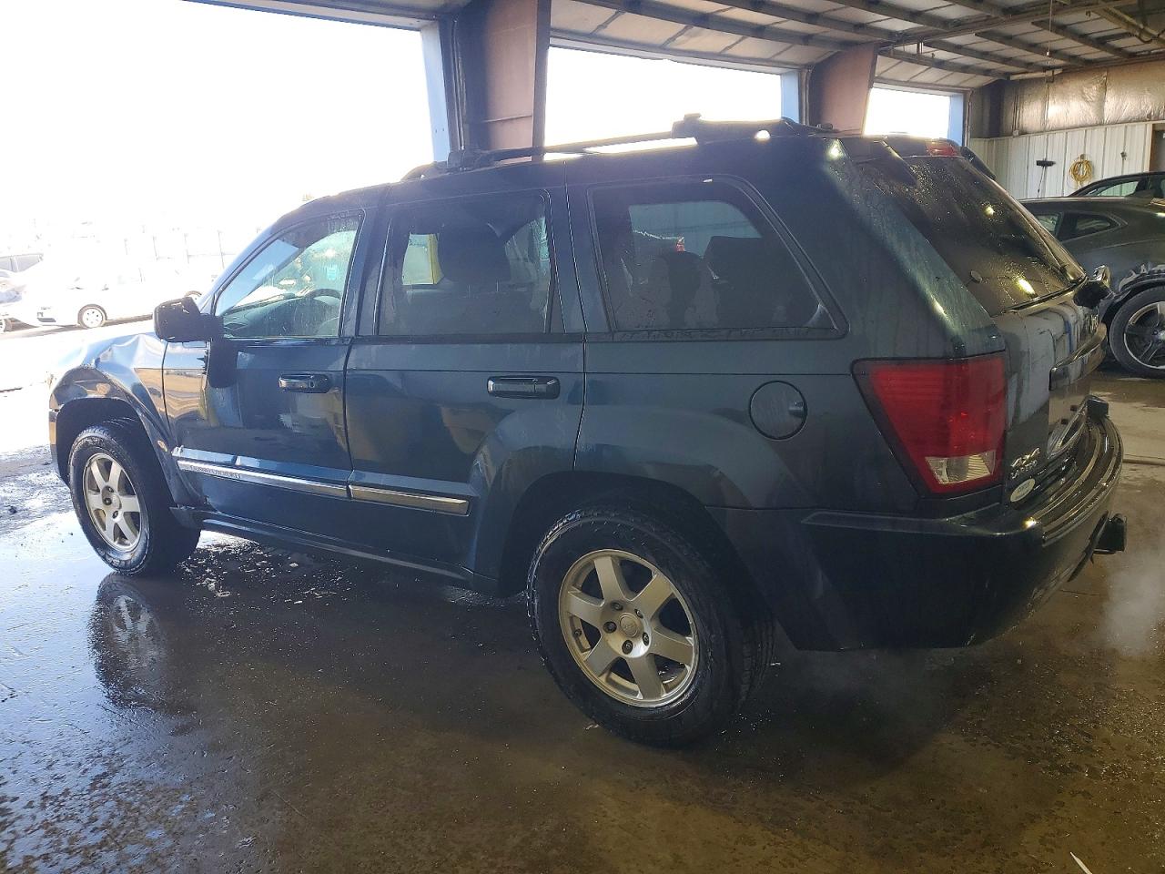 2010 JEEP GRAND CHEROKEE LAREDO photo 2