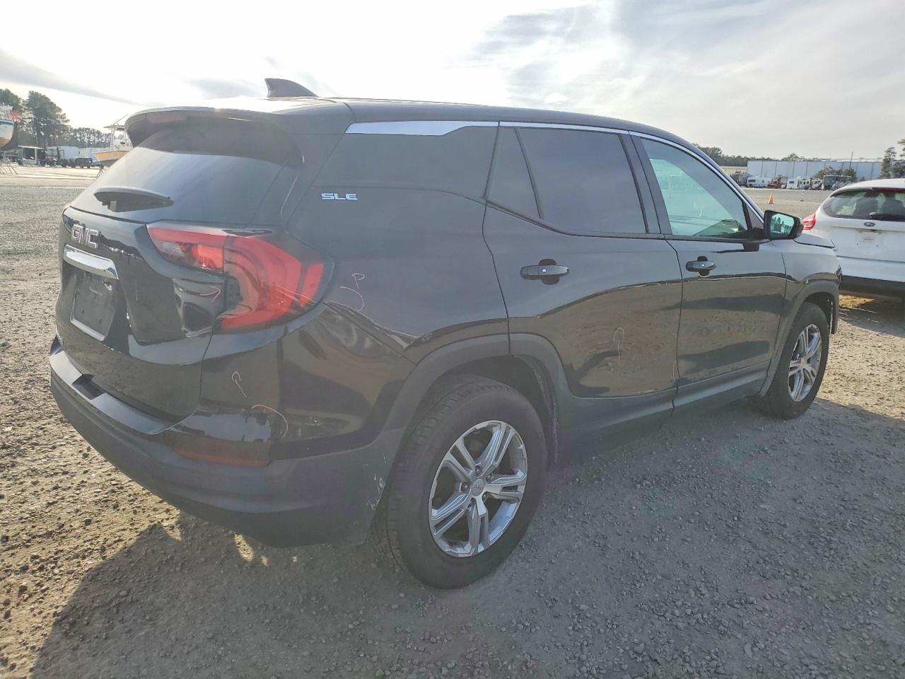 2019 GMC TERRAIN SLE photo 3