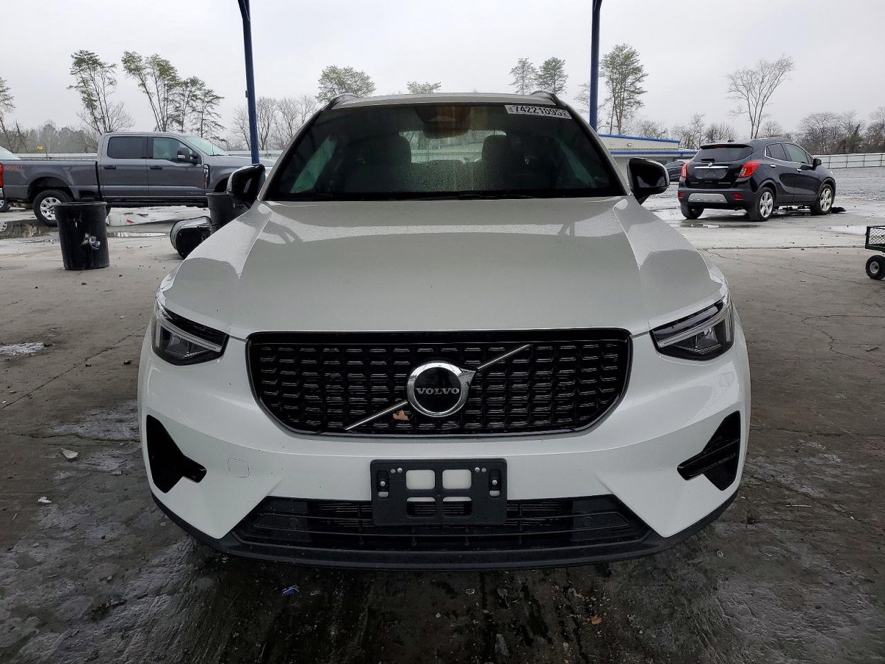 2024 VOLVO XC40 CORE photo 5