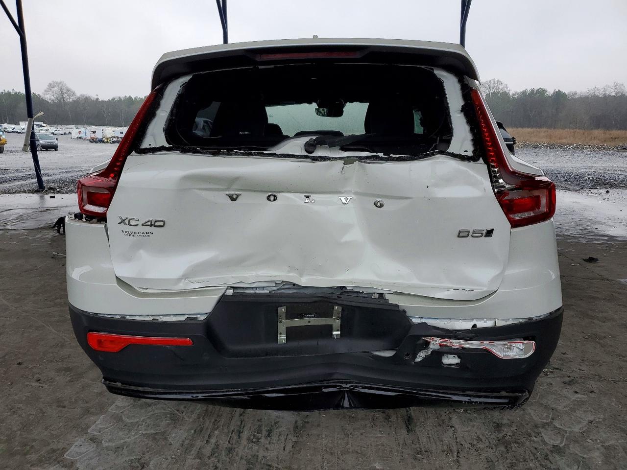 2024 VOLVO XC40 CORE photo 6