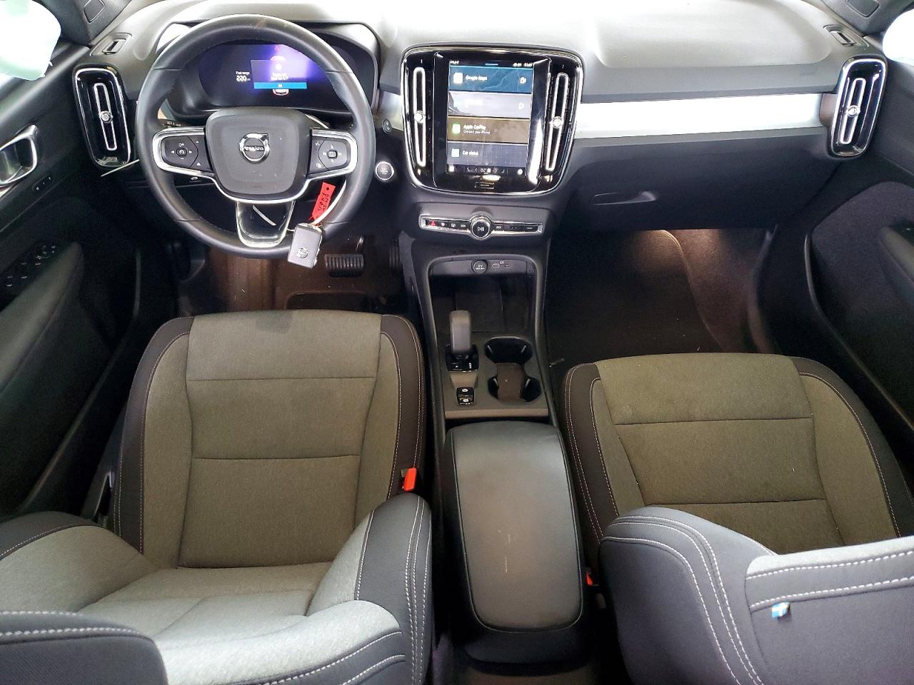 2024 VOLVO XC40 CORE photo 8