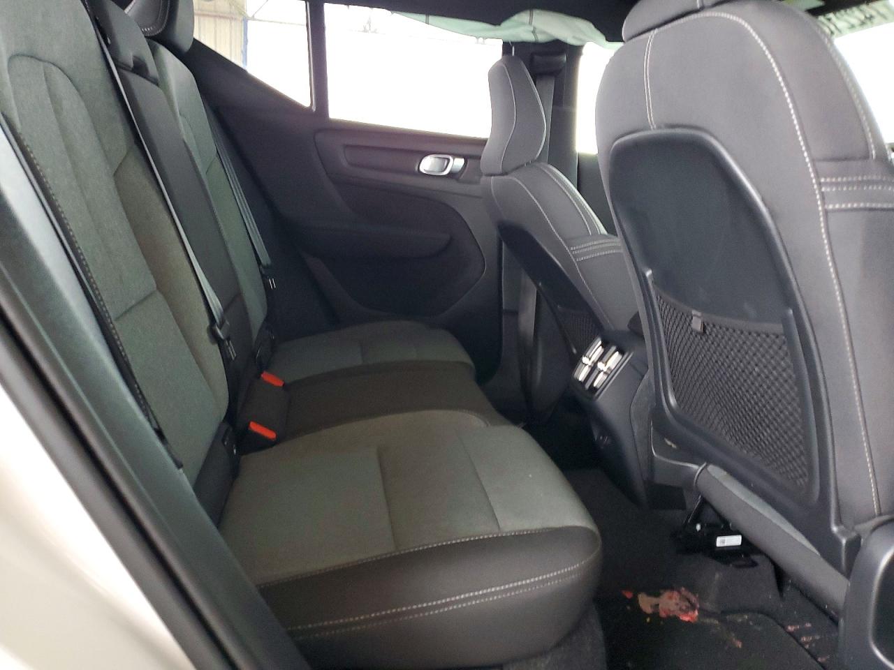 2024 VOLVO XC40 CORE photo 10