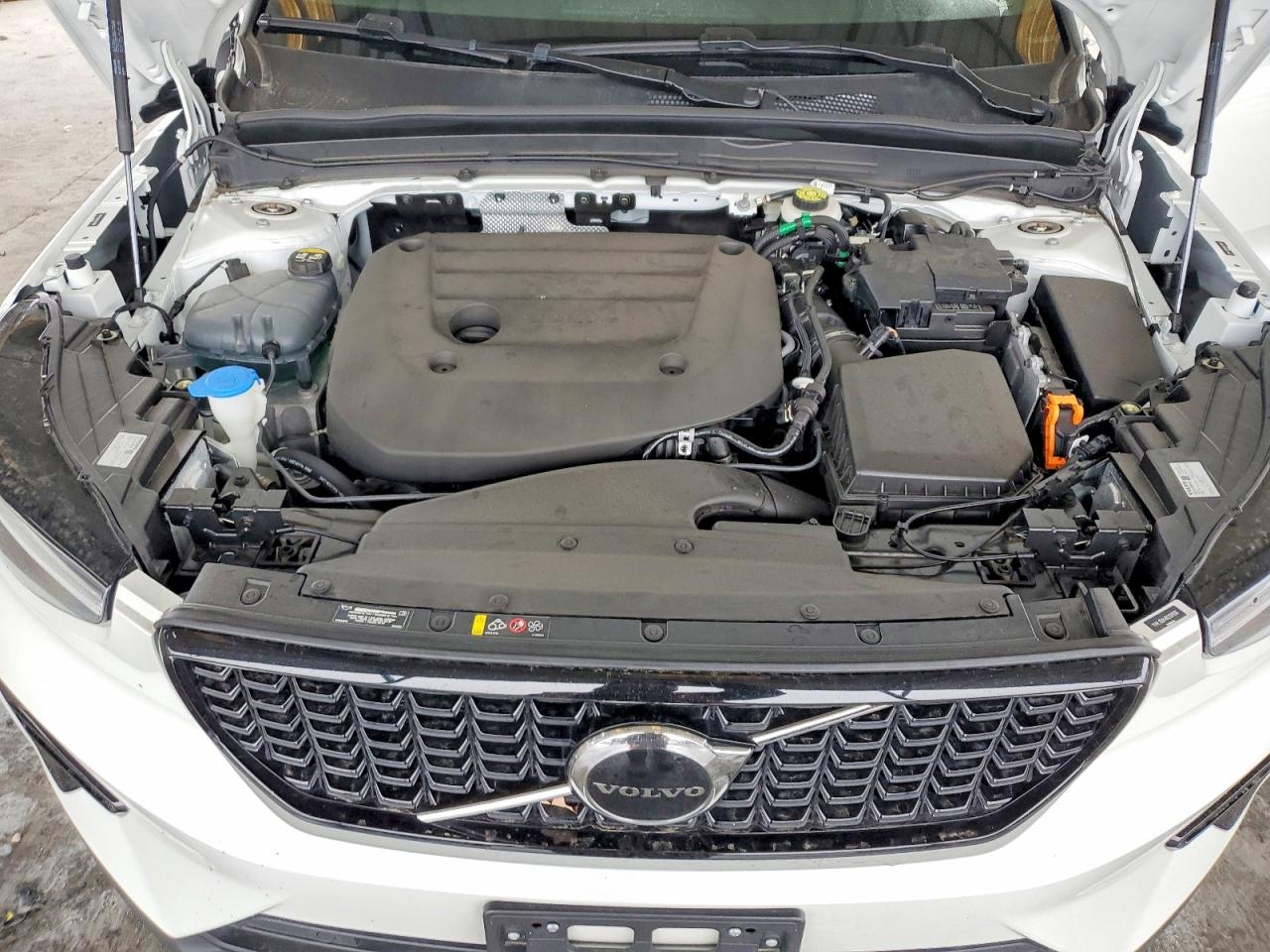2024 VOLVO XC40 CORE photo 11