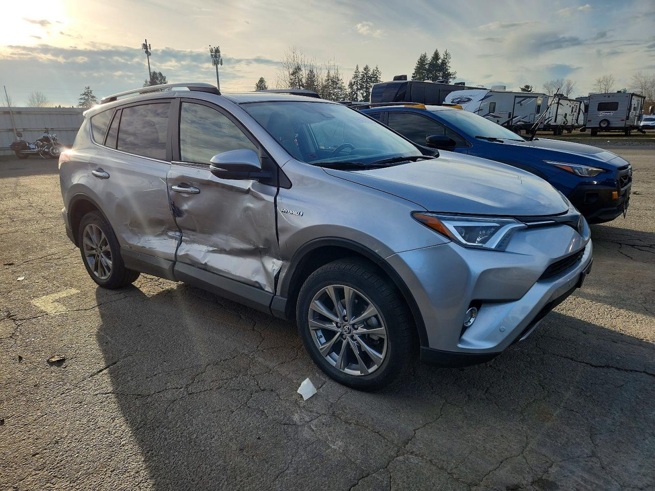 2017 TOYOTA RAV4 HV LIMITED photo 8
