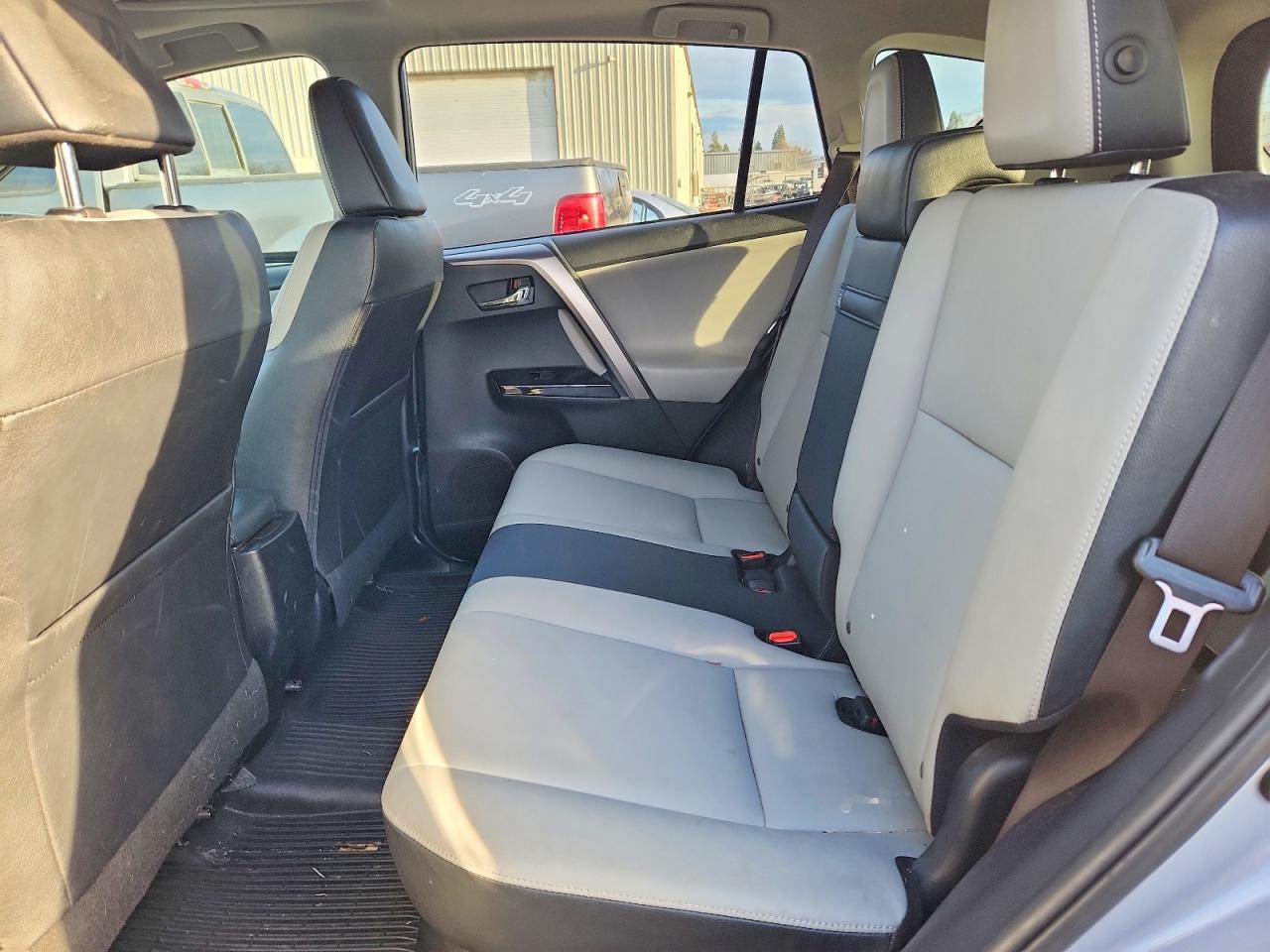 2017 TOYOTA RAV4 HV LIMITED photo 20