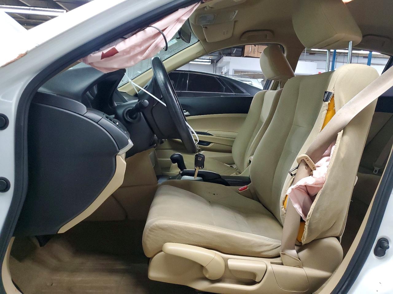 2011 HONDA ACCORD LX photo 19