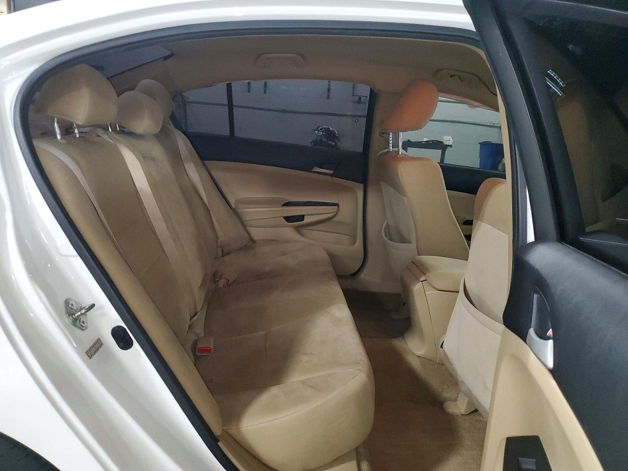 2011 HONDA ACCORD LX photo 28