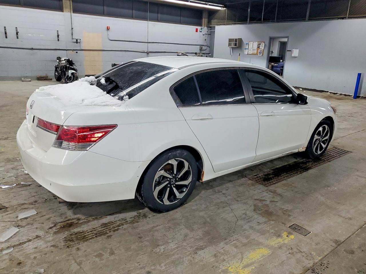 2011 HONDA ACCORD LX photo 7