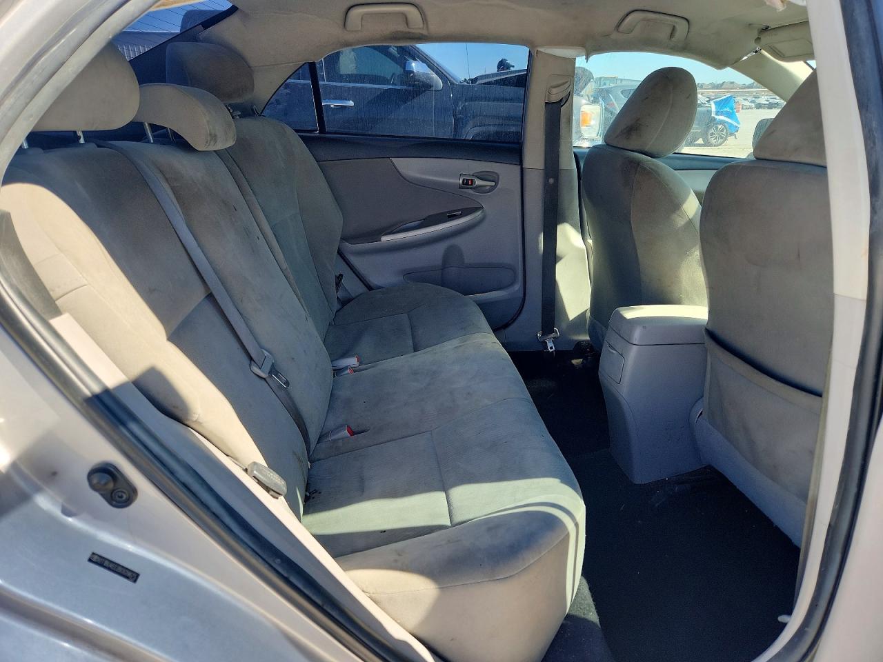 2011 TOYOTA COROLLA LE photo 28