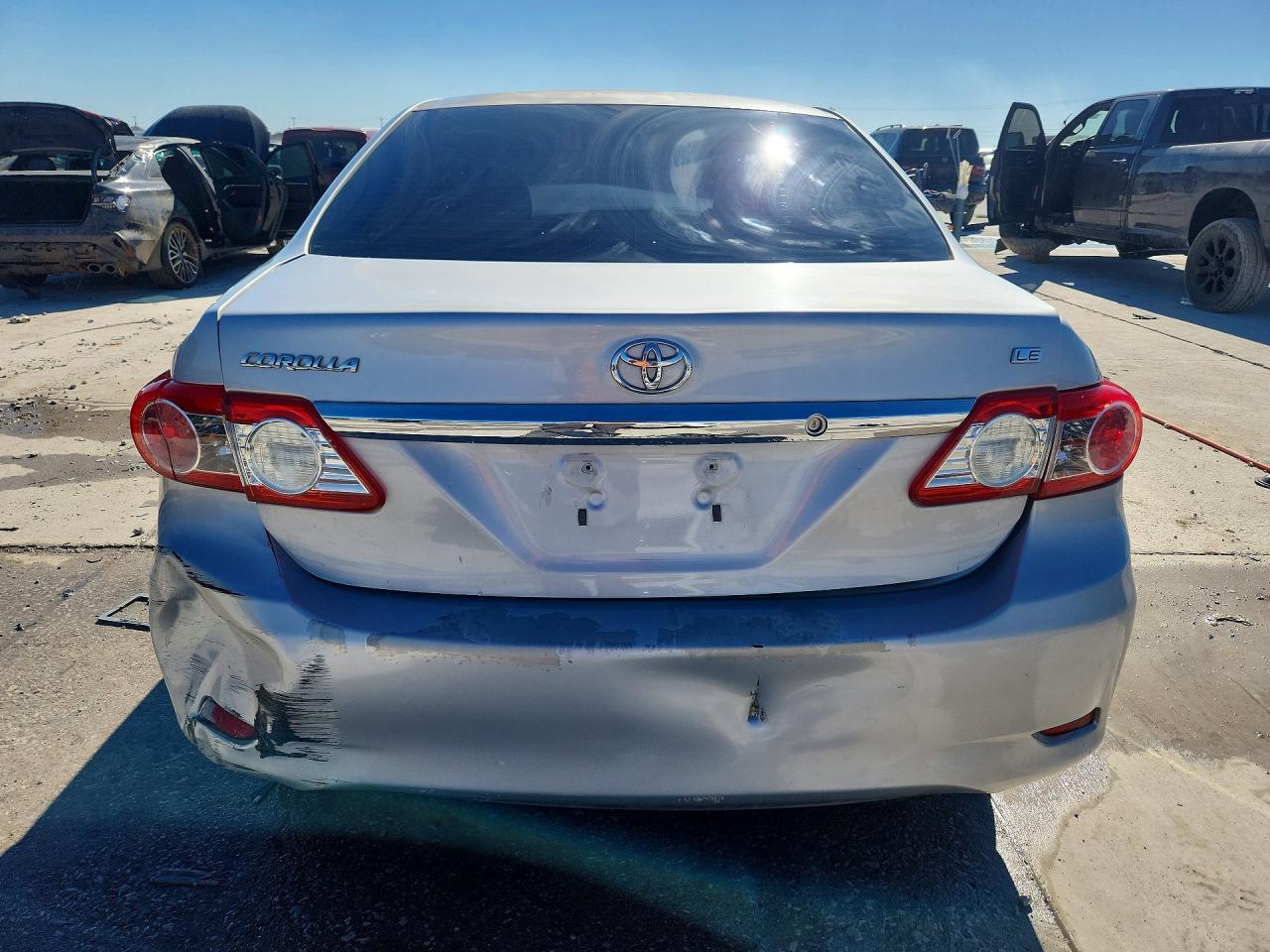 2011 TOYOTA COROLLA LE photo 16
