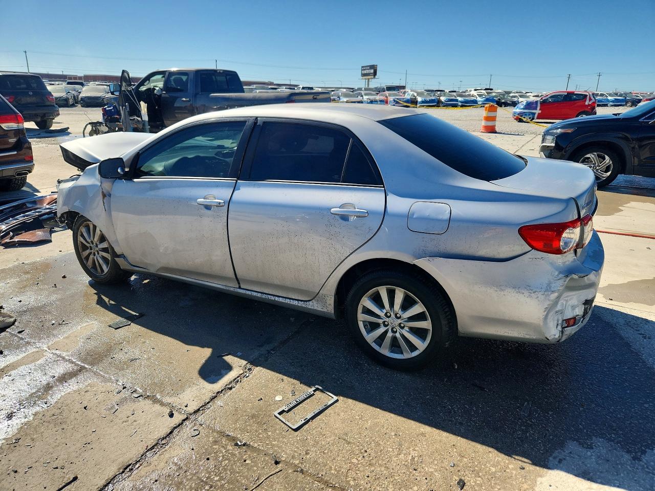 2011 TOYOTA COROLLA LE photo 4