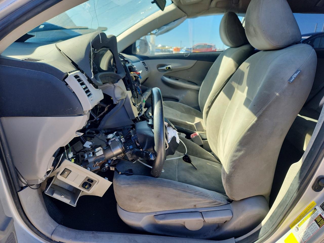 2011 TOYOTA COROLLA LE photo 19