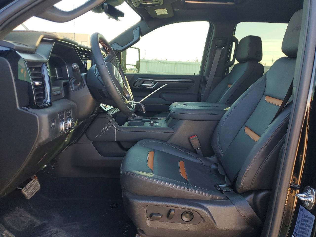 2025 GMC SIERRA K2500 AT4 photo 13