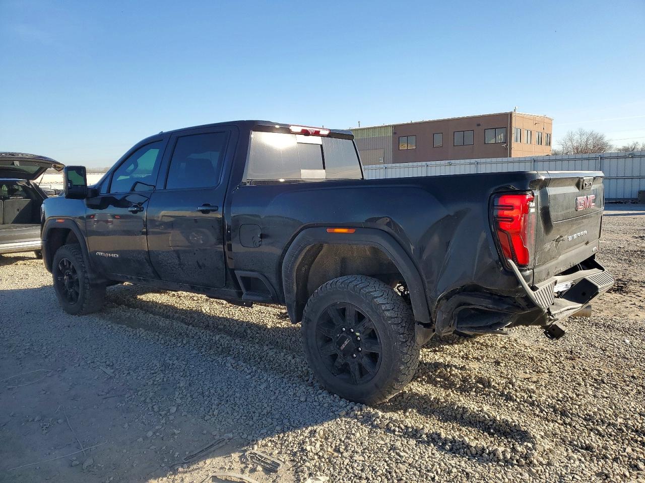 2025 GMC SIERRA K2500 AT4 photo 3