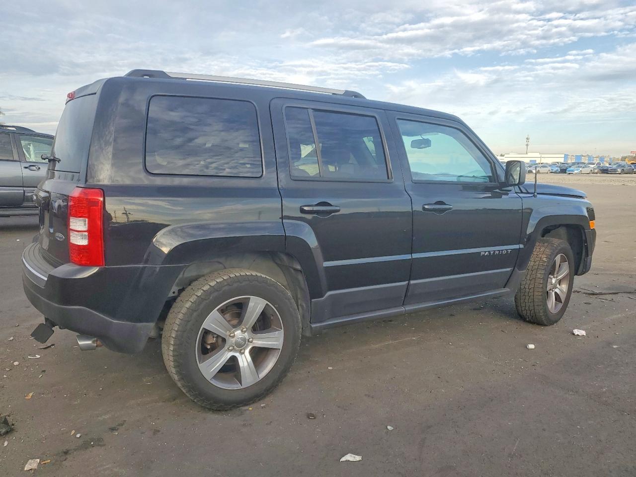 2017 JEEP PATRIOT LATITUDE photo 3