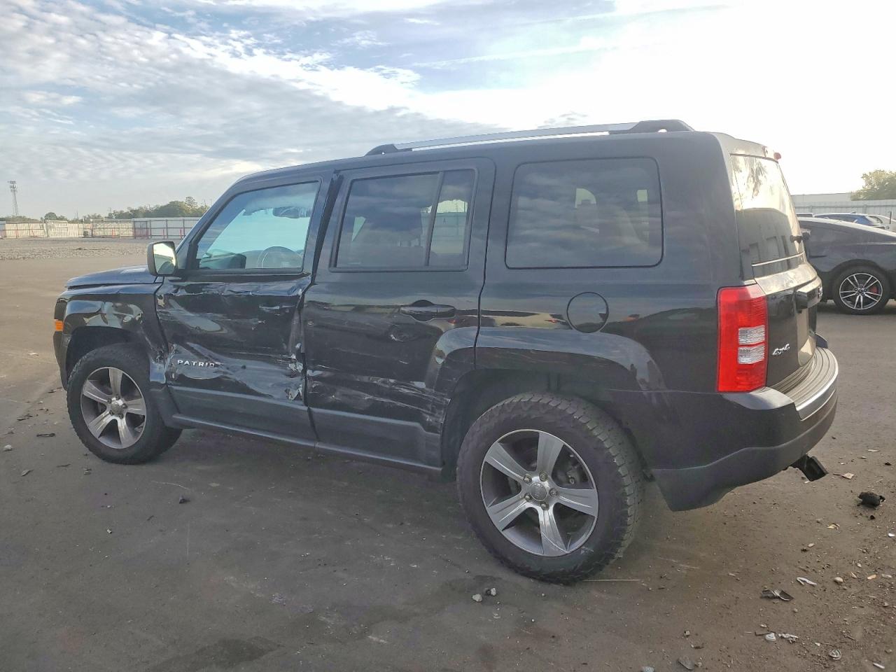 2017 JEEP PATRIOT LATITUDE photo 2