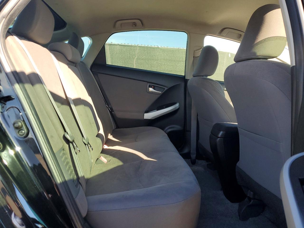 2014 TOYOTA PRIUS TWO photo 19