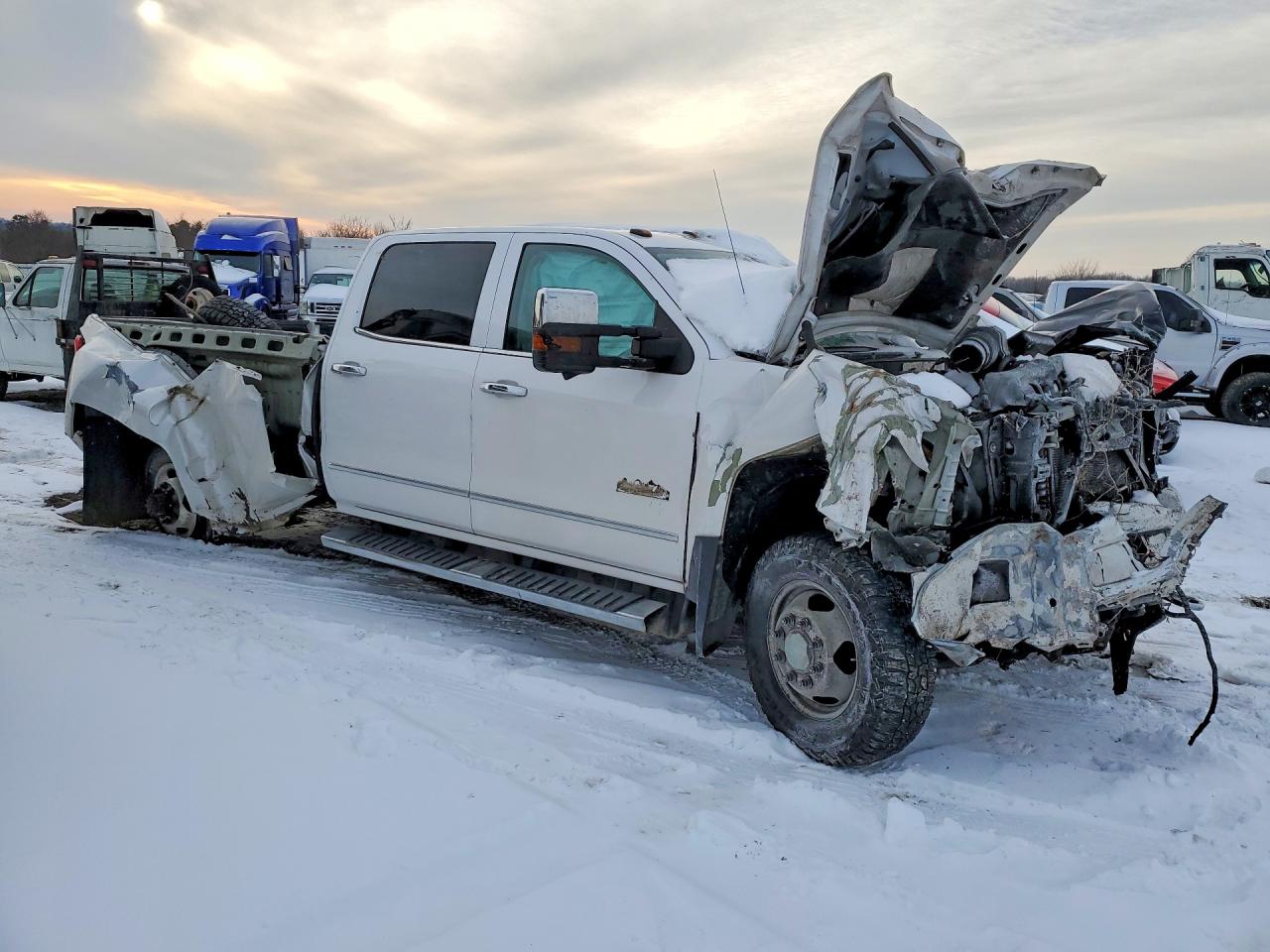 2019 CHEVROLET SILVERADO K3500 HIGH COUNTRY photo 4