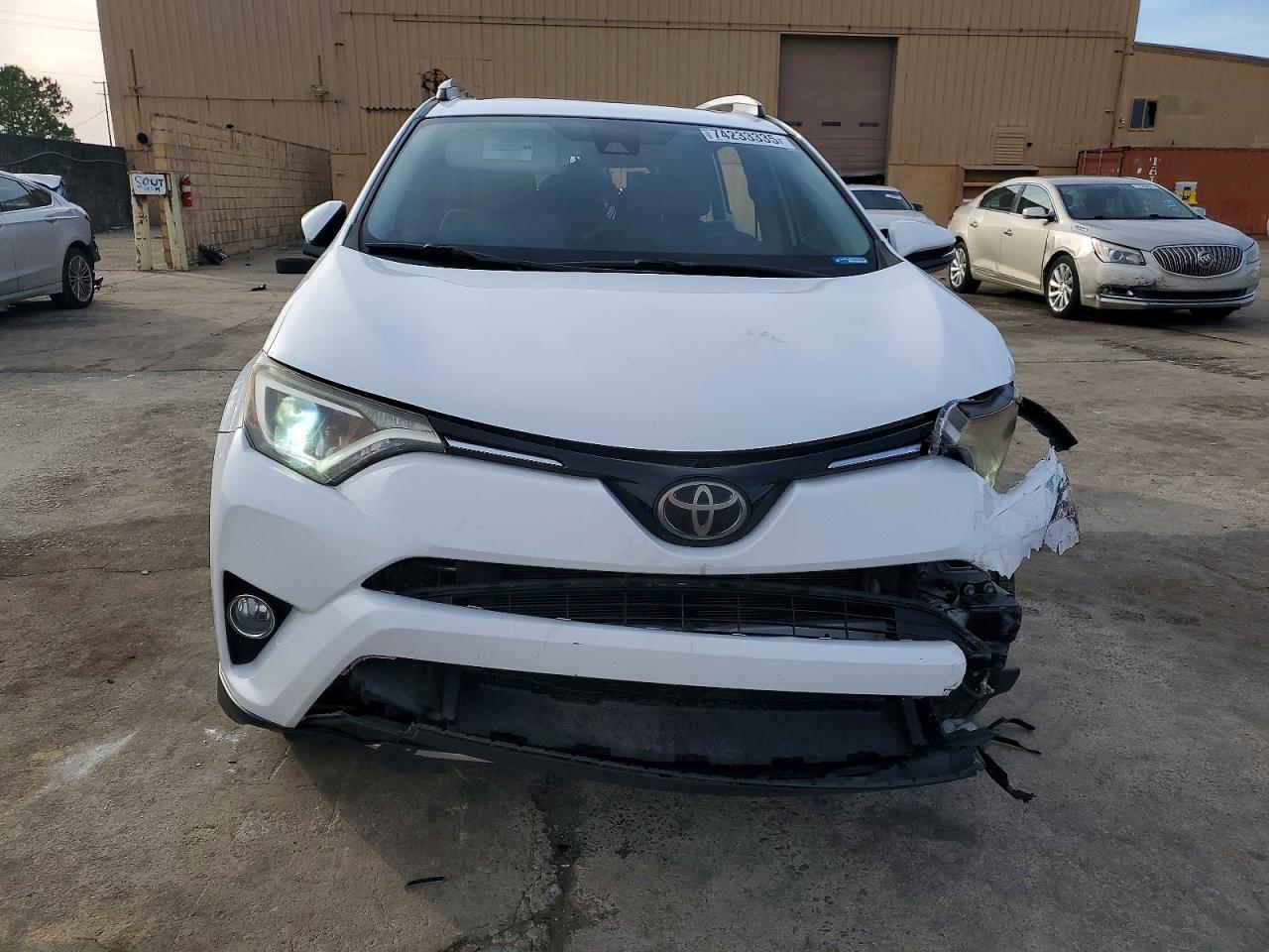 2018 TOYOTA RAV4 ADVENTURE photo 9