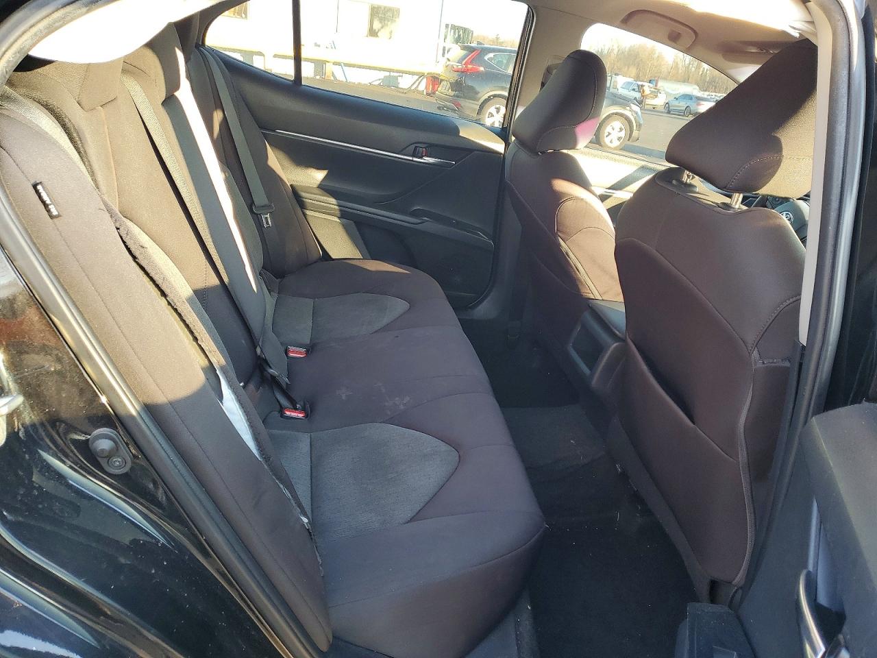 2020 TOYOTA CAMRY LE photo 19