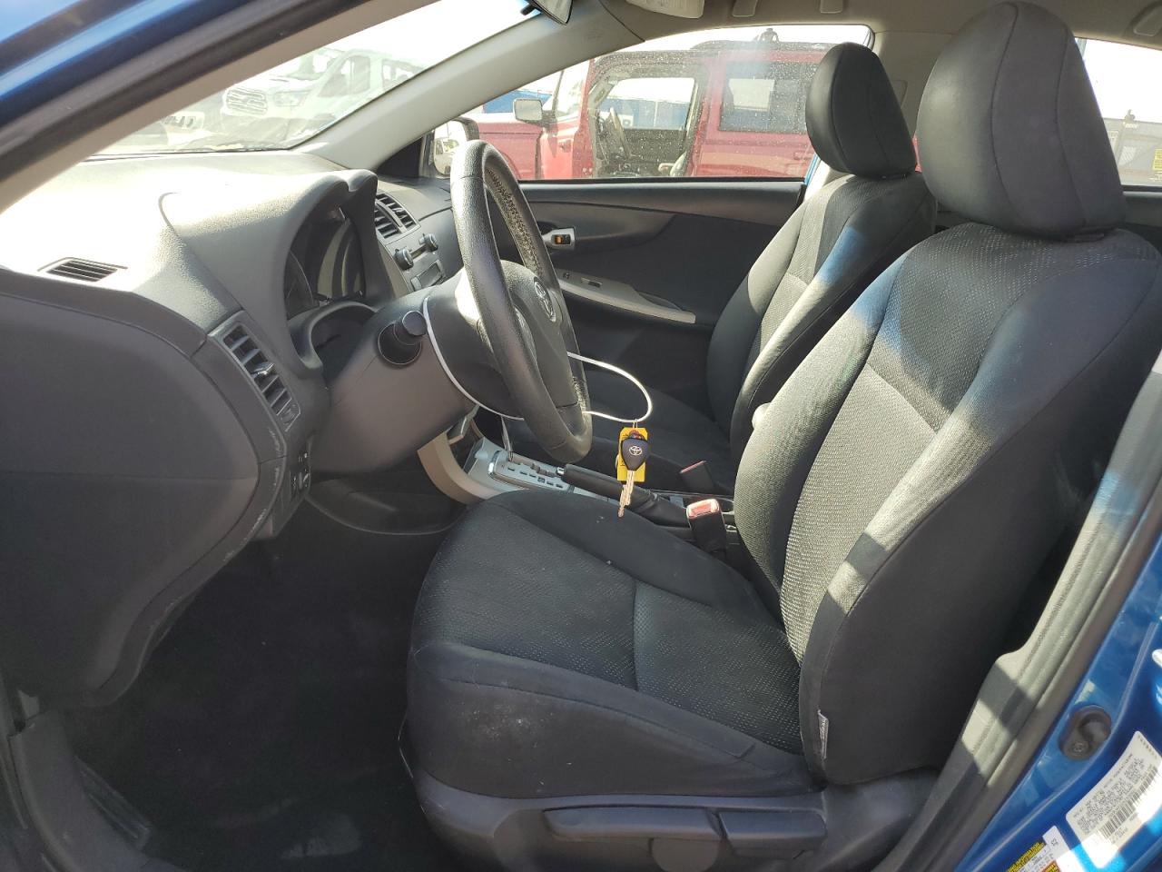 2010 TOYOTA COROLLA photo 7