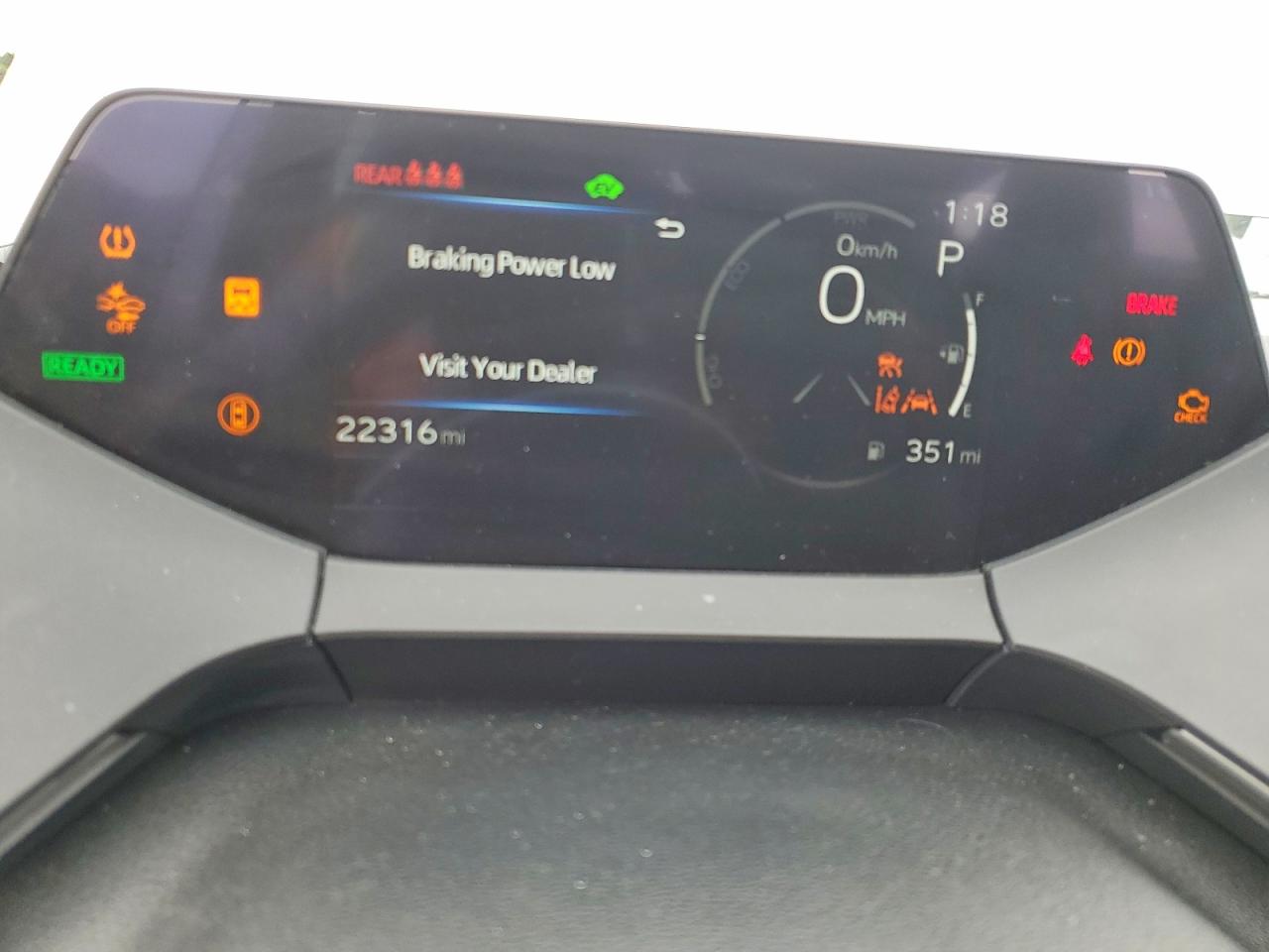 2025 TOYOTA PRIUS LE photo 9