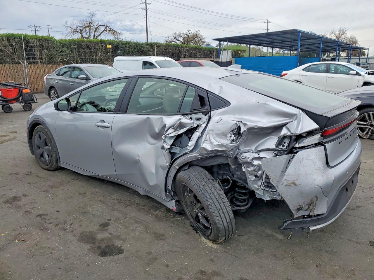 2025 TOYOTA PRIUS LE photo 2