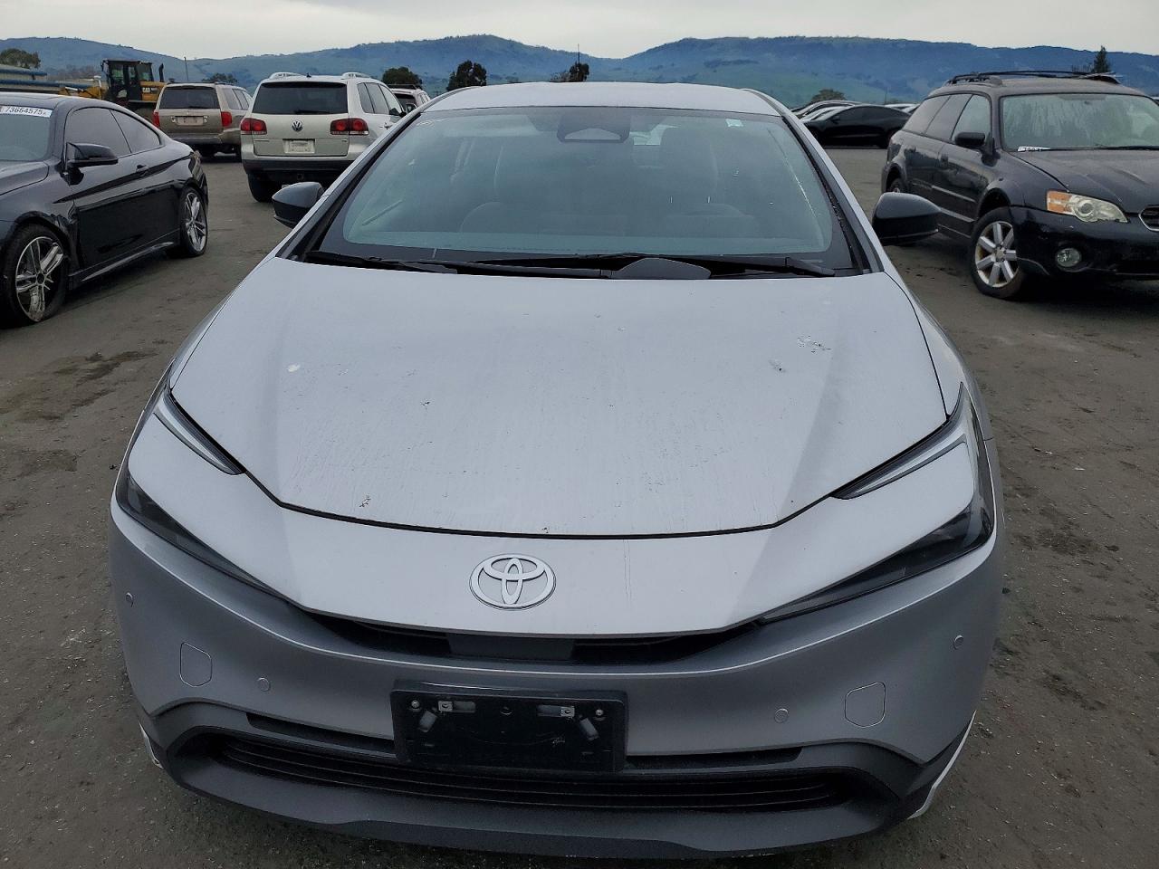 2025 TOYOTA PRIUS LE photo 5