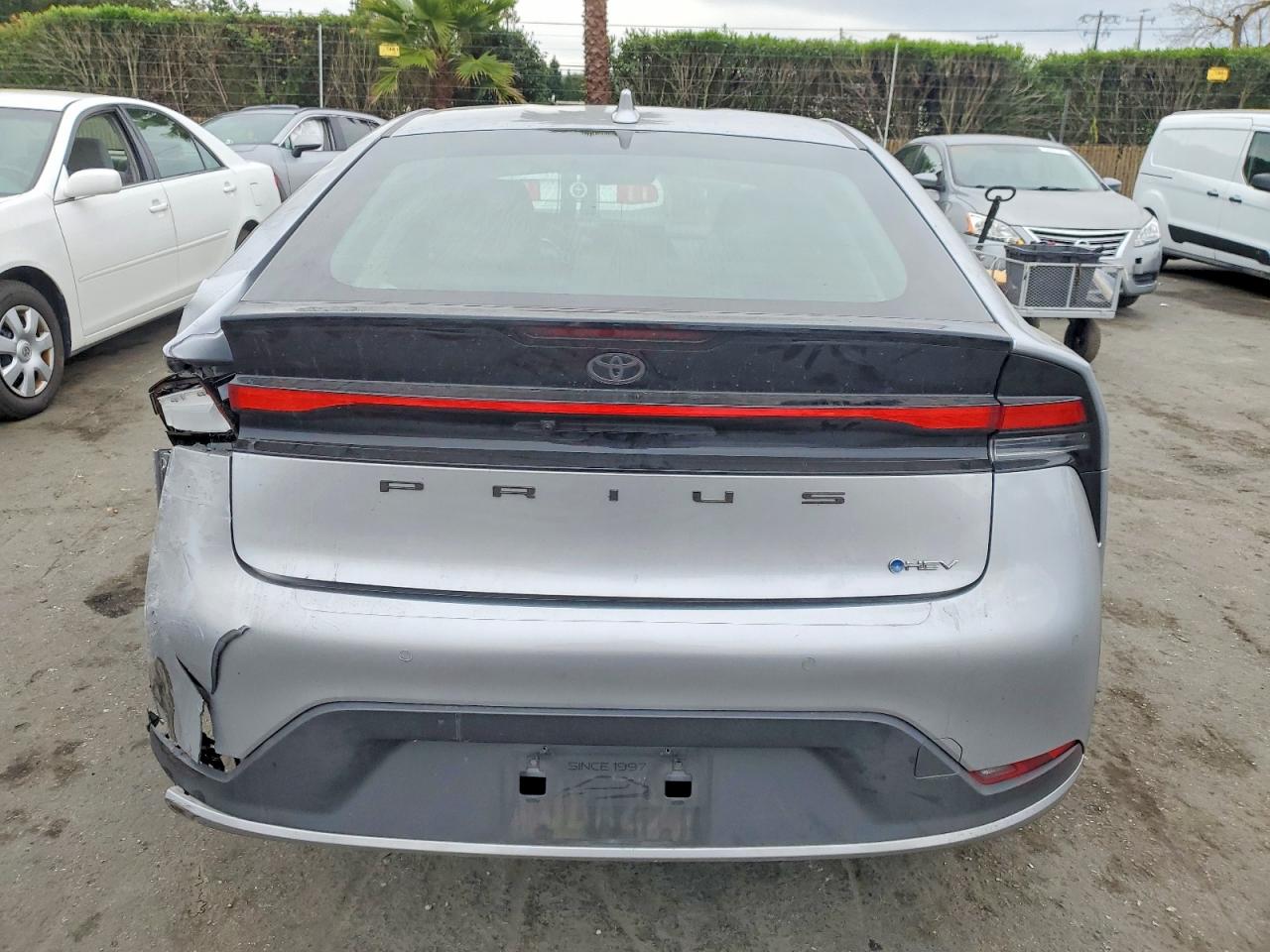 2025 TOYOTA PRIUS LE photo 6