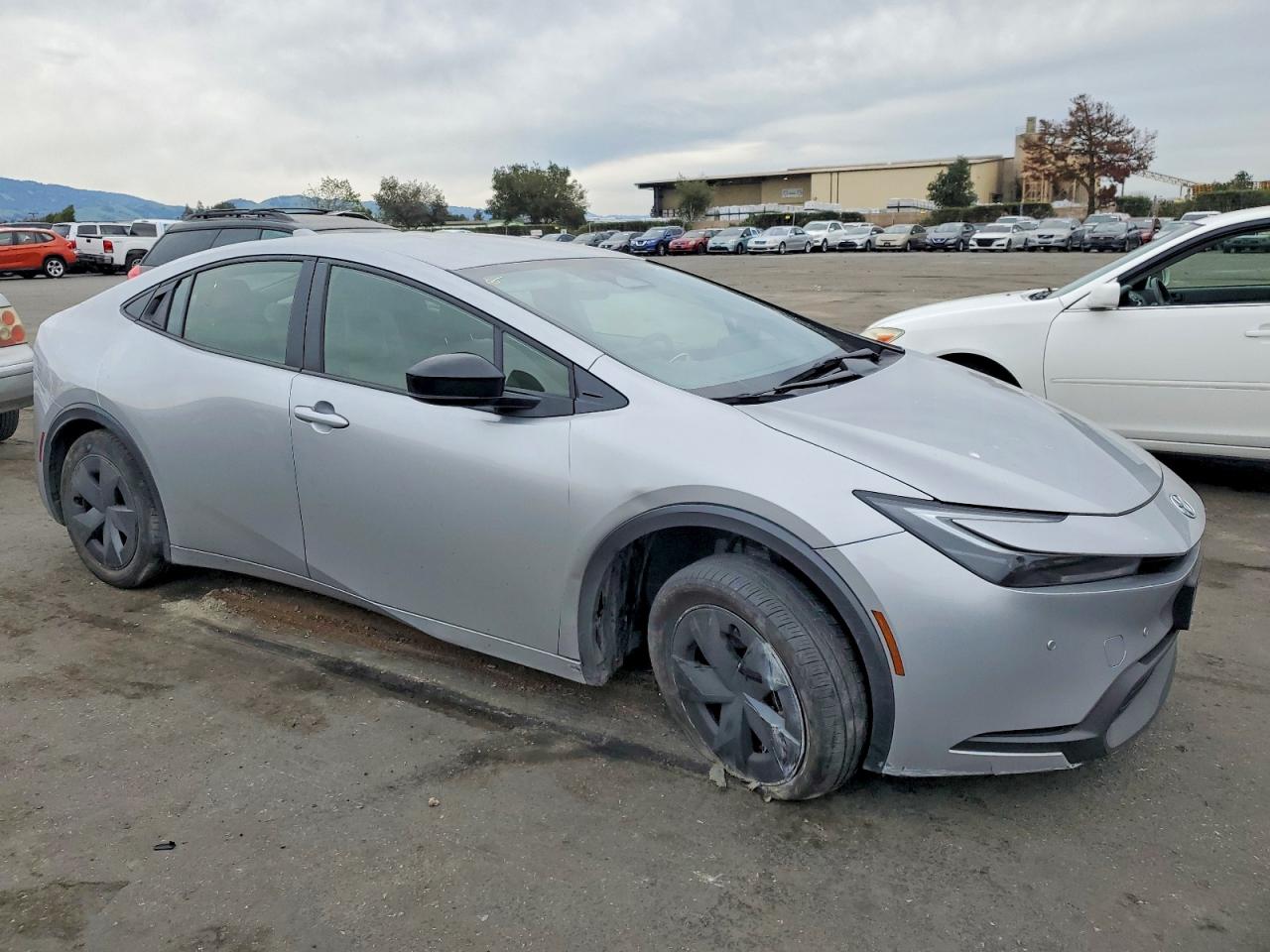 2025 TOYOTA PRIUS LE photo 4